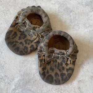 Freshly Picked leopard bow moccs